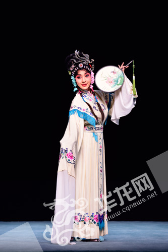 吴熙饰蓝秀英(定装照)